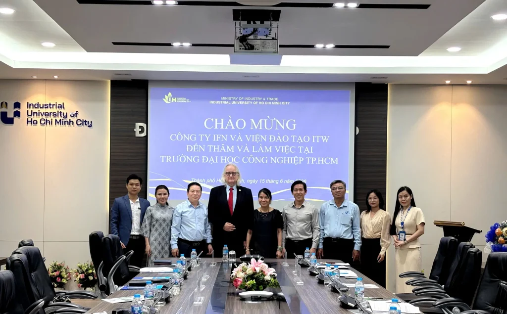 ITW Việt Nam làm việc cùng ĐH Công nghiệp TP. HCM (1)